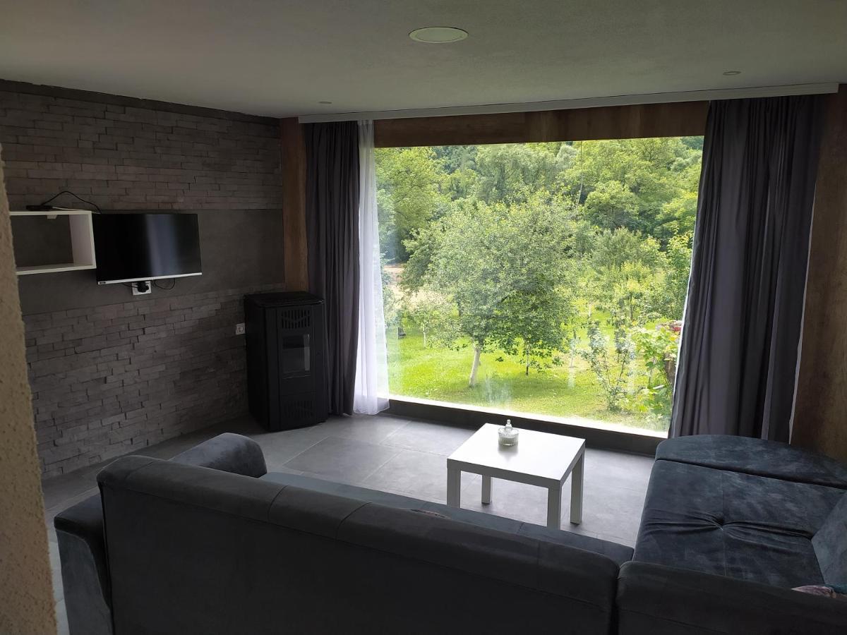 Lenilenii Bungalow Jajce Luaran gambar